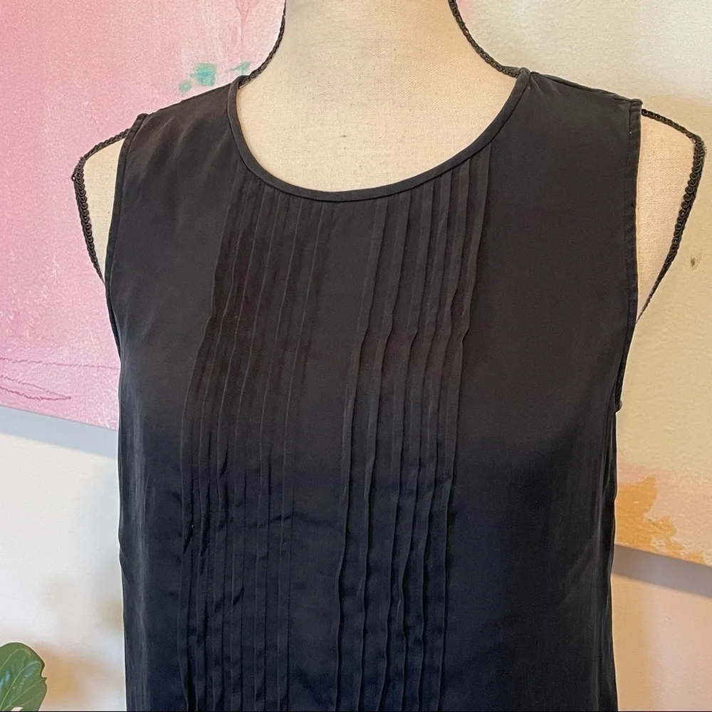 Trina Turk Silk Tank Top Blouse Button Back Sleeveless Black Sz Small.